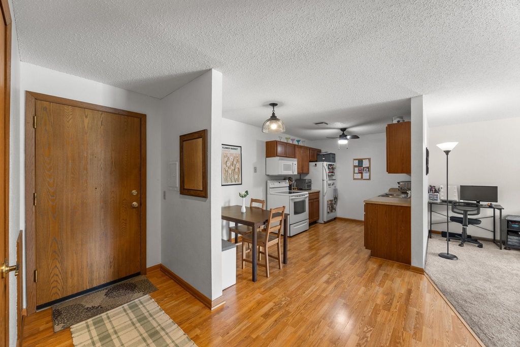 4 Pine Tree Drive 212, Arden Hills, MN 55112 — photo 4