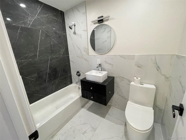 70 County Route 17, Pine Bush, NY 12566