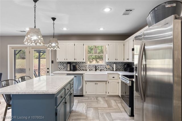 6005 Cedarlakes Circle, Lavaca, AR 72941