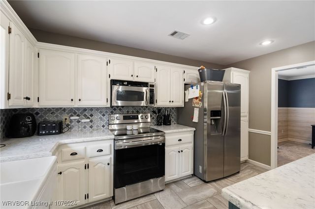 6005 Cedarlakes Circle, Lavaca, AR 72941