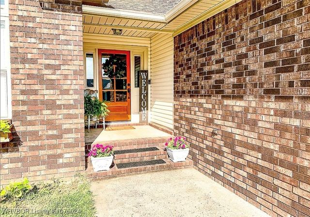 6005 Cedarlakes Circle, Lavaca, AR 72941