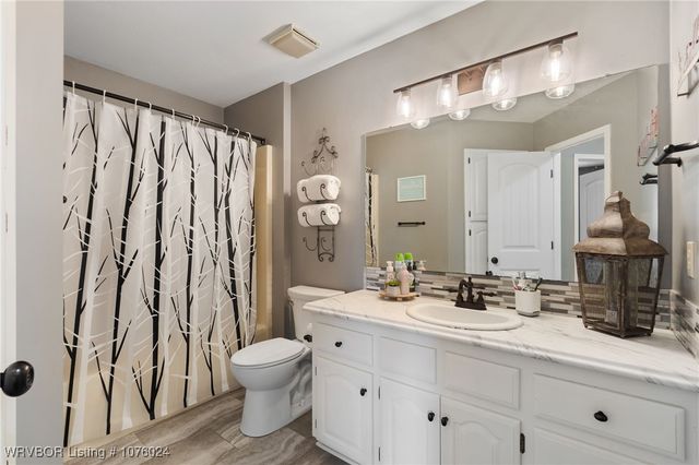 6005 Cedarlakes Circle, Lavaca, AR 72941