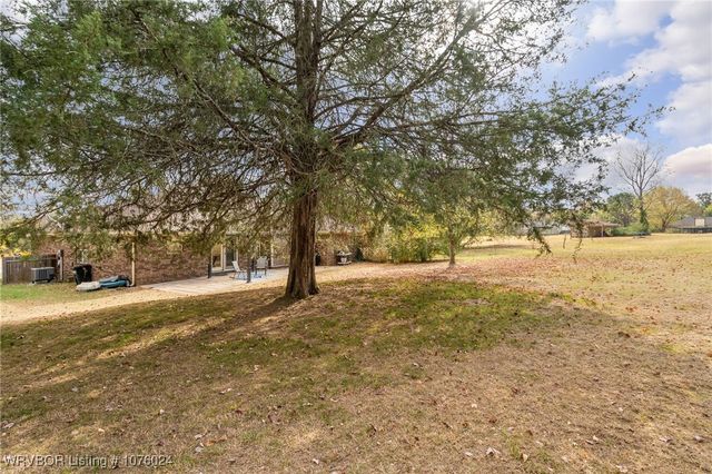 6005 Cedarlakes Circle, Lavaca, AR 72941