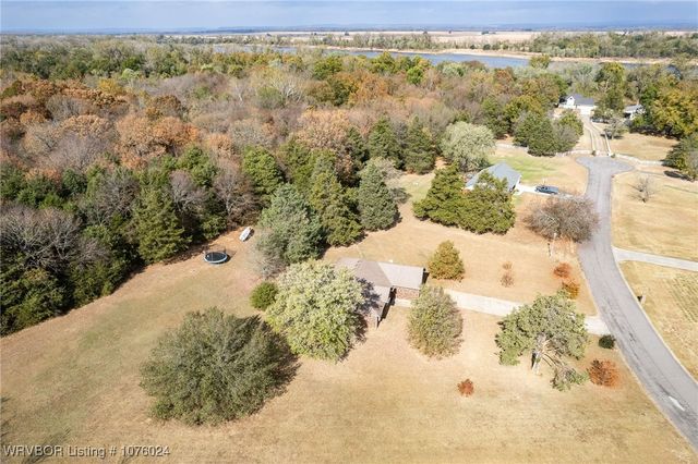 6005 Cedarlakes Circle, Lavaca, AR 72941