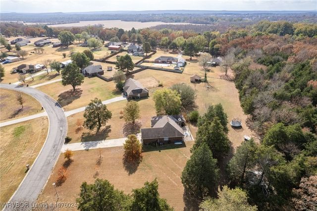 6005 Cedarlakes Circle, Lavaca, AR 72941