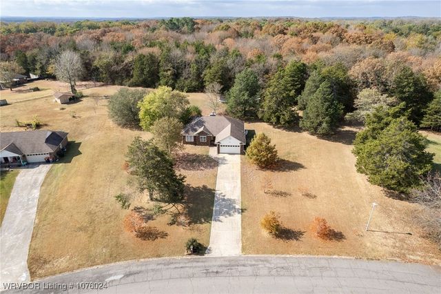 6005 Cedarlakes Circle, Lavaca, AR 72941