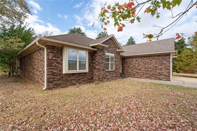 6005 Cedarlakes Circle, Lavaca, AR 72941