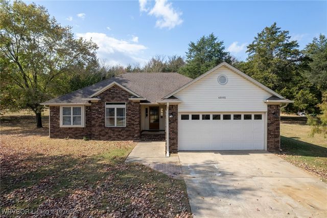 6005 Cedarlakes Circle, Lavaca, AR 72941