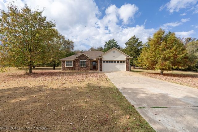 6005 Cedarlakes Circle, Lavaca, AR 72941