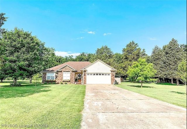 6005 Cedarlakes Circle, Lavaca, AR 72941