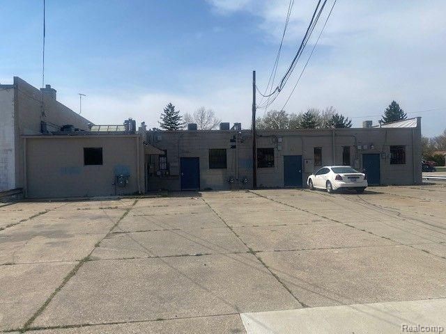 19558 KELLY Road, Harper Woods, MI 48225