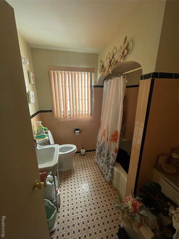 5765 Devonshire Road, Detroit, MI 48224