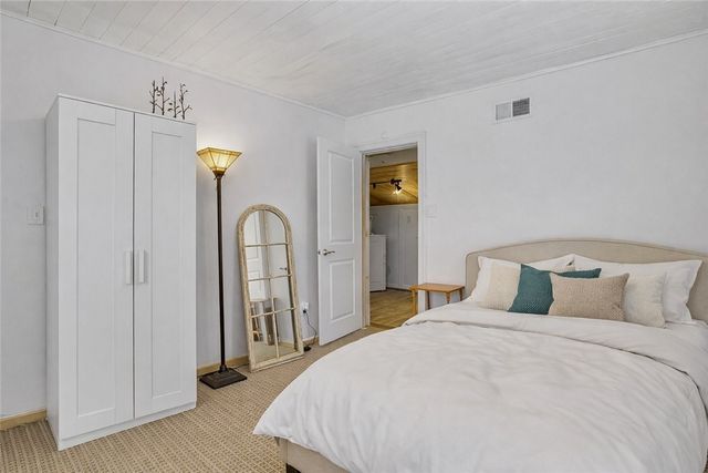 213 Maplewood Ave, Vanport, PA 15009