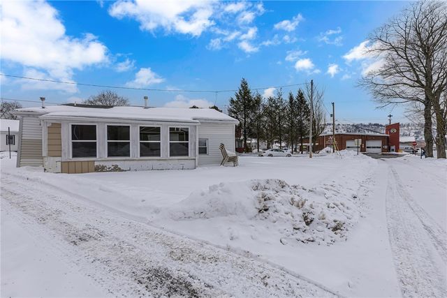 213 Maplewood Ave, Vanport, PA 15009