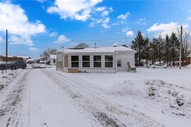 213 Maplewood Ave, Vanport, PA 15009