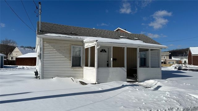 213 Maplewood Ave, Vanport, PA 15009