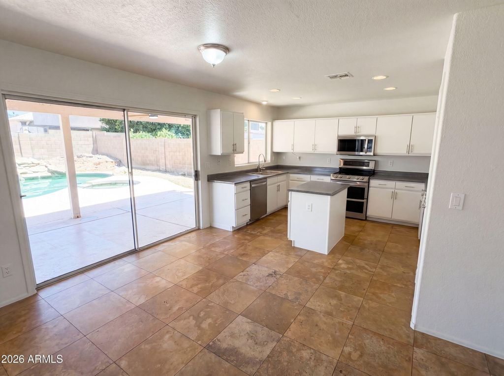 10860 W LONE CACTUS Drive, Peoria, AZ 85373 — photo 2