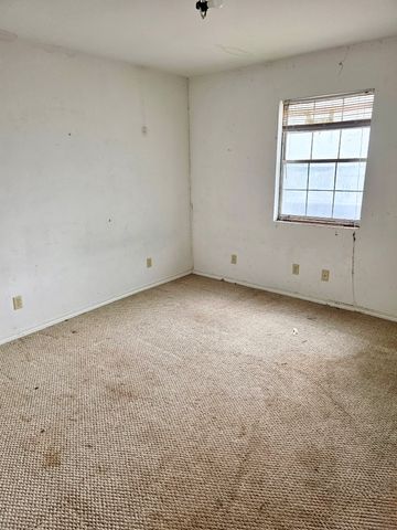 417 W Huffman Street, Krum, TX 76249