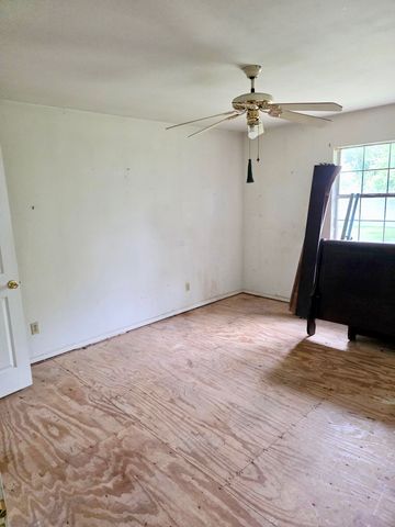 417 W Huffman Street, Krum, TX 76249