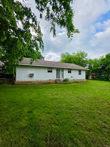 417 W Huffman Street, Krum, TX 76249