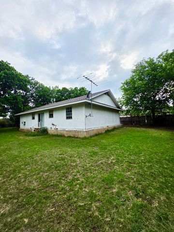 417 W Huffman Street, Krum, TX 76249