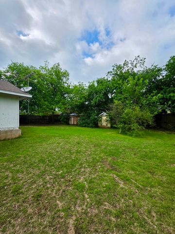 417 W Huffman Street, Krum, TX 76249