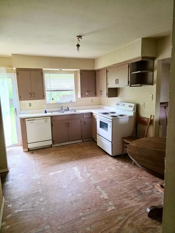 417 W Huffman Street, Krum, TX 76249