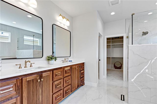 25078 W 98th Place, Lenexa, KS 66227