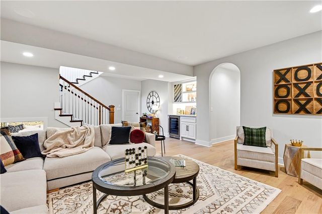 25078 W 98th Place, Lenexa, KS 66227