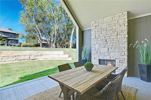 25078 W 98th Place, Lenexa, KS 66227