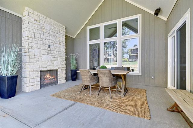 25078 W 98th Place, Lenexa, KS 66227