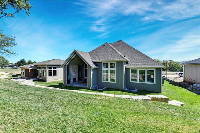 25078 W 98th Place, Lenexa, KS 66227