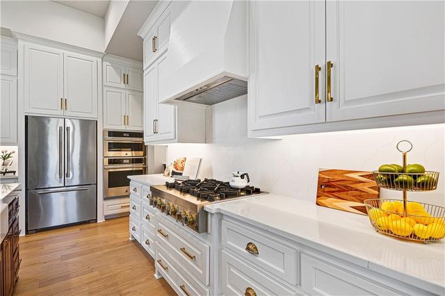 25078 W 98th Place, Lenexa, KS 66227