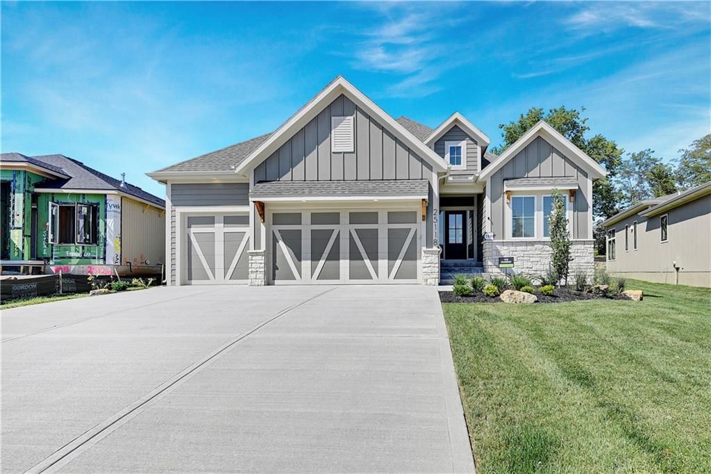 25078 W 98th Place, Lenexa, KS 66227