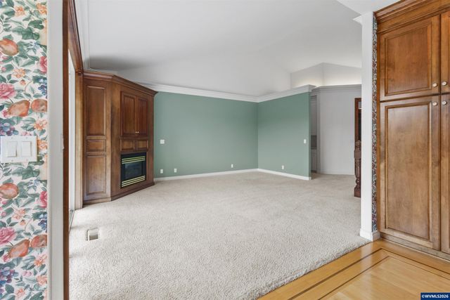 744 Creekside Dr SE, Salem, OR 97306