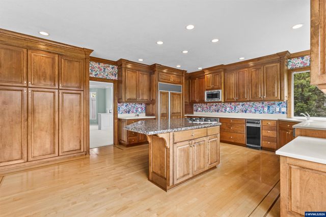 744 Creekside Dr SE, Salem, OR 97306