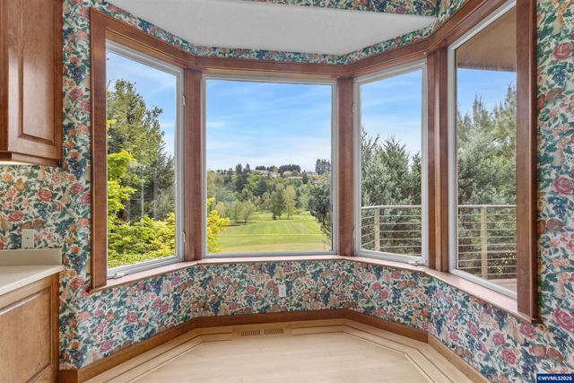 744 Creekside Dr SE, Salem, OR 97306