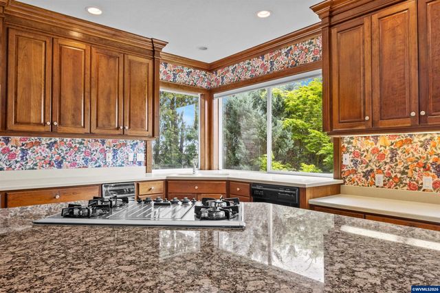 744 Creekside Dr SE, Salem, OR 97306