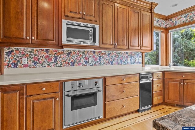 744 Creekside Dr SE, Salem, OR 97306