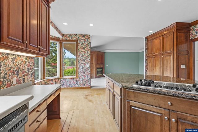 744 Creekside Dr SE, Salem, OR 97306