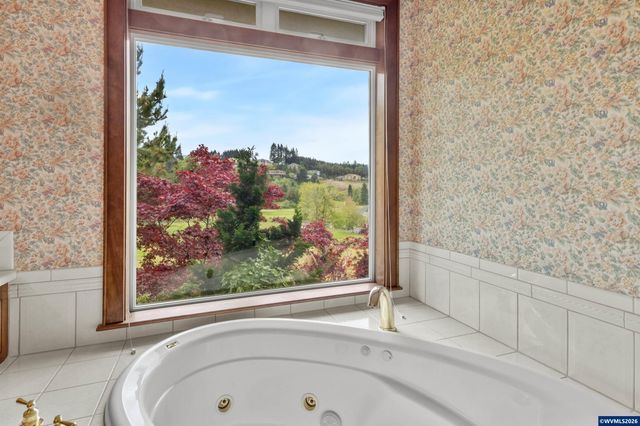 744 Creekside Dr SE, Salem, OR 97306