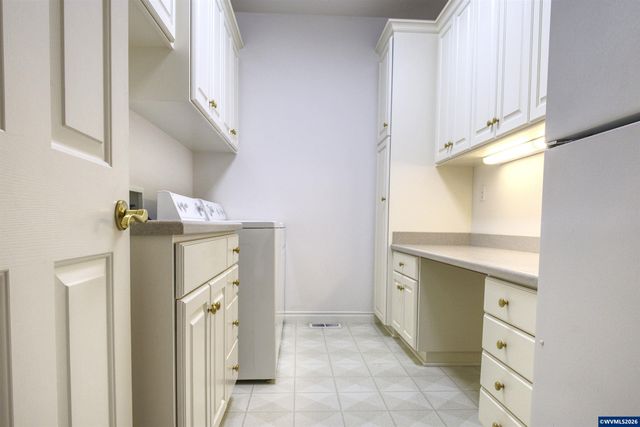 744 Creekside Dr SE, Salem, OR 97306