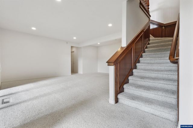 744 Creekside Dr SE, Salem, OR 97306