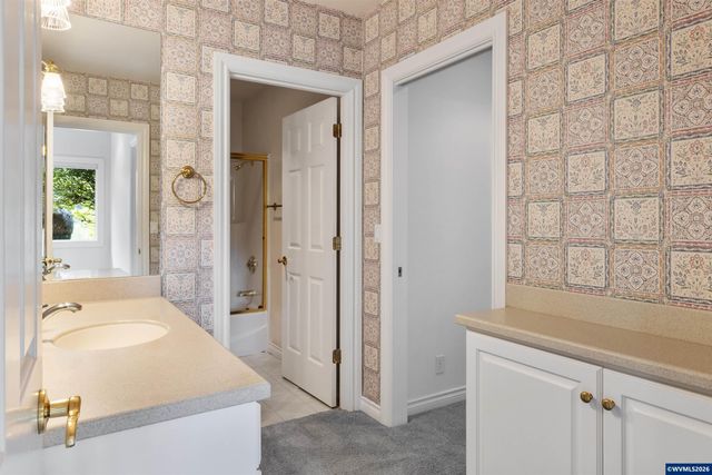 744 Creekside Dr SE, Salem, OR 97306