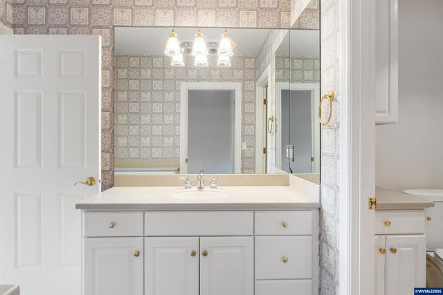 744 Creekside Dr SE, Salem, OR 97306