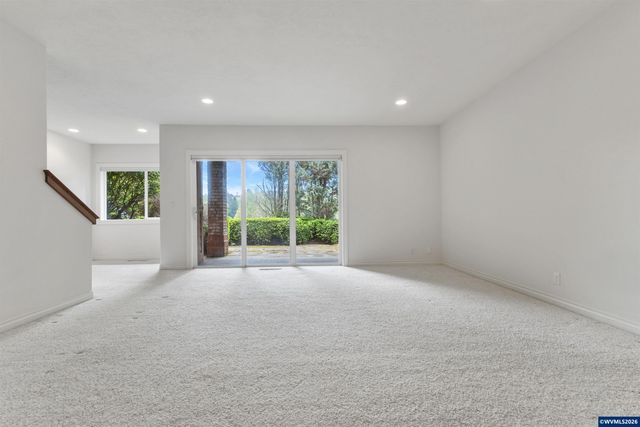 744 Creekside Dr SE, Salem, OR 97306