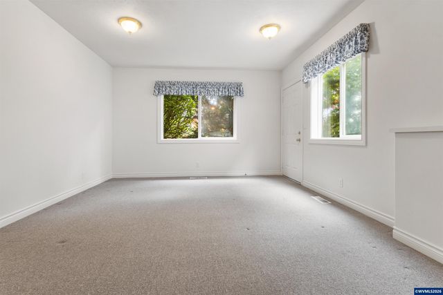 744 Creekside Dr SE, Salem, OR 97306