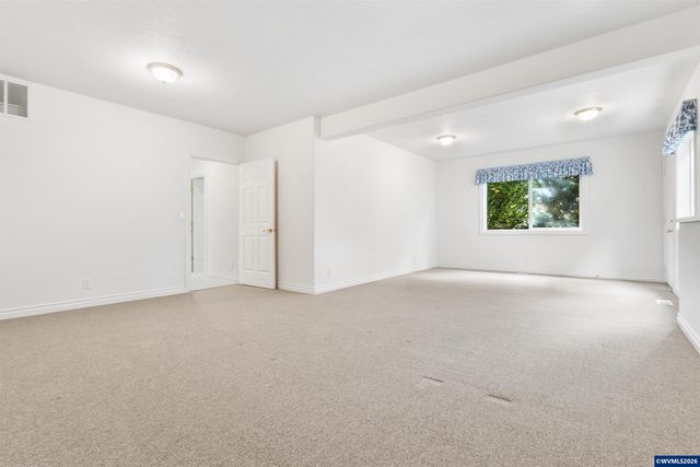 744 Creekside Dr SE, Salem, OR 97306