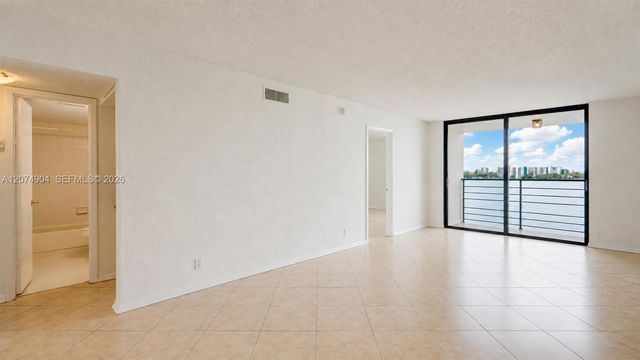 114 Lake Emerald Drive 409, Oakland Park, FL 33309