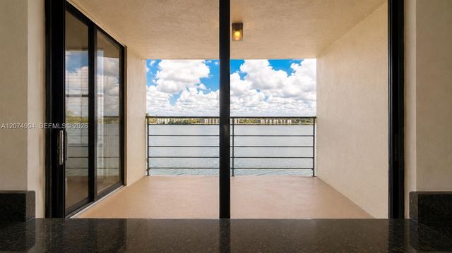 114 Lake Emerald Drive 409, Oakland Park, FL 33309